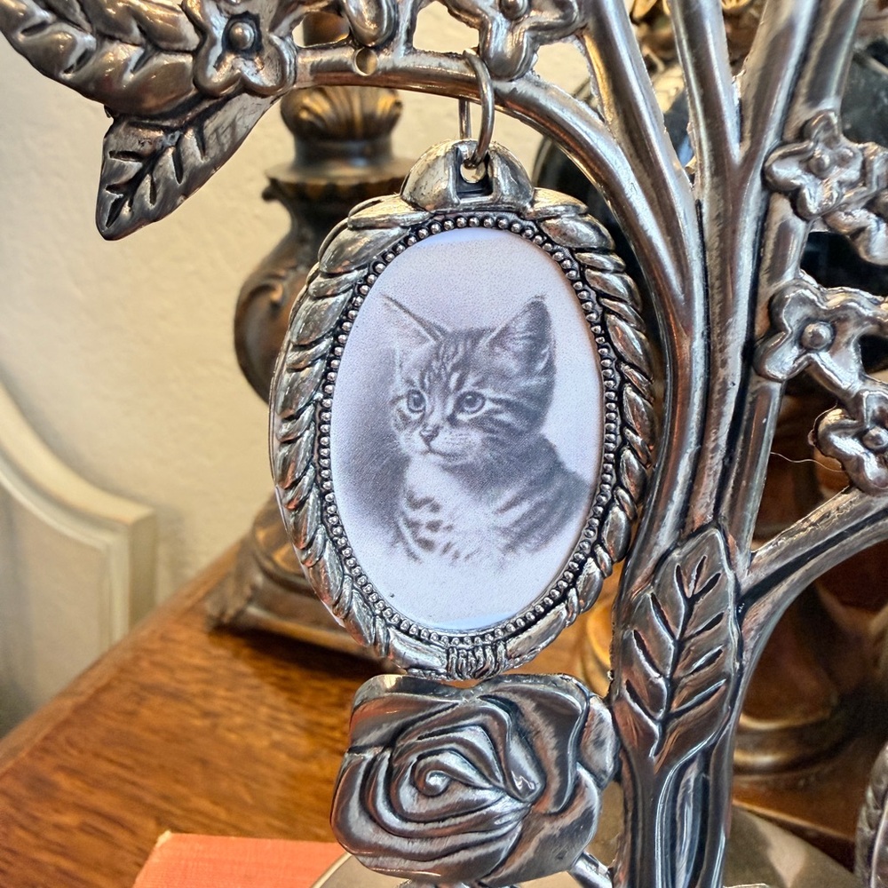 Vintage Silver Photo Tree with Roses - Picture 15 of 17